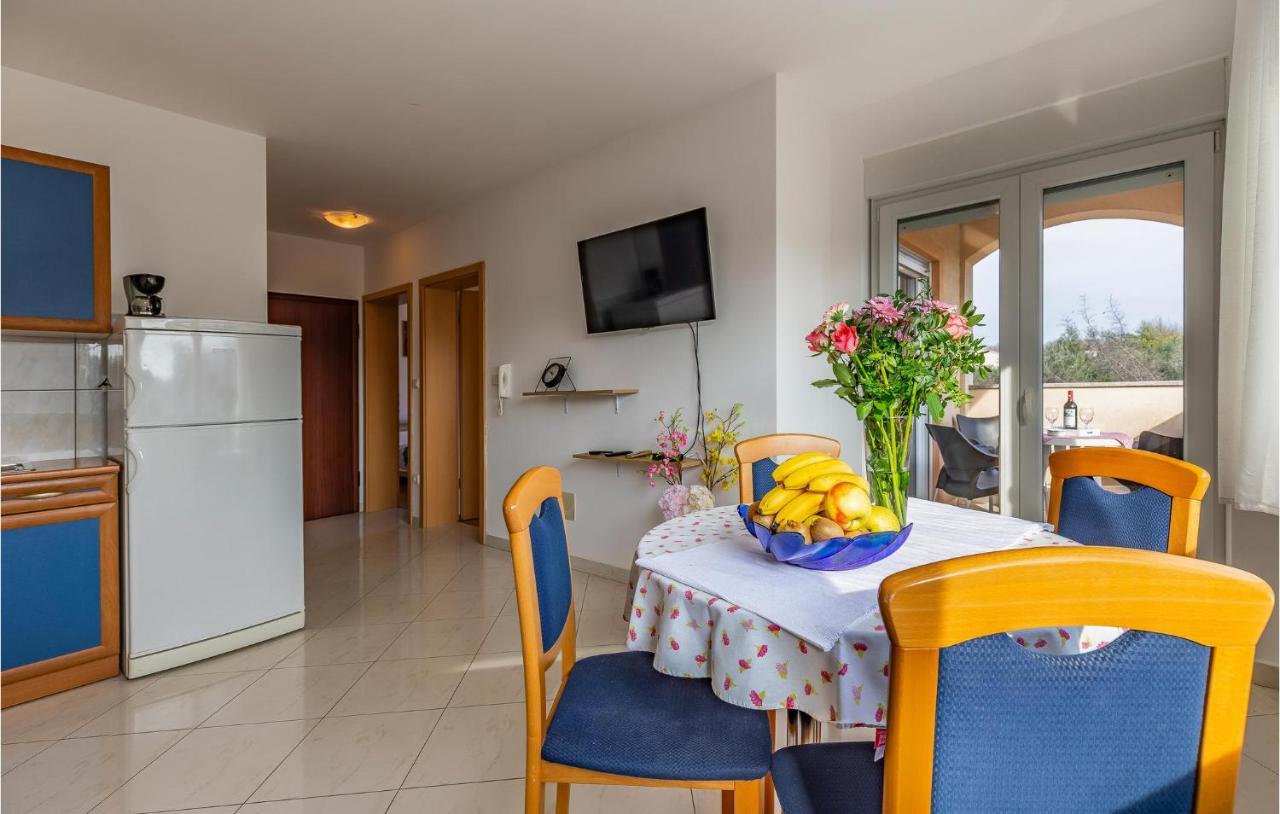 Lovely Apartment In Medulin With Kitchen Exteriér fotografie